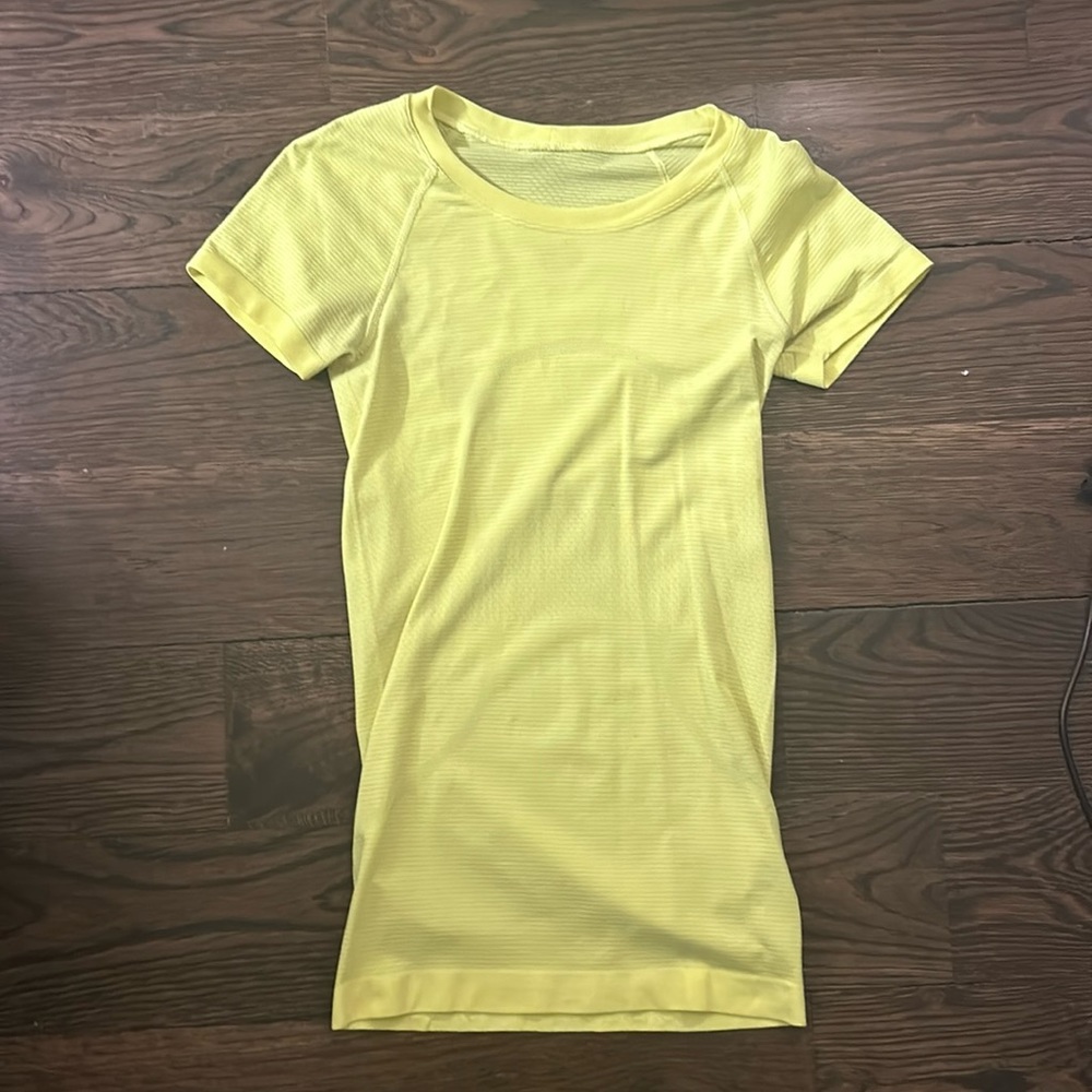 Lululemon swiftly tech short sleeve highlight yellow size 2